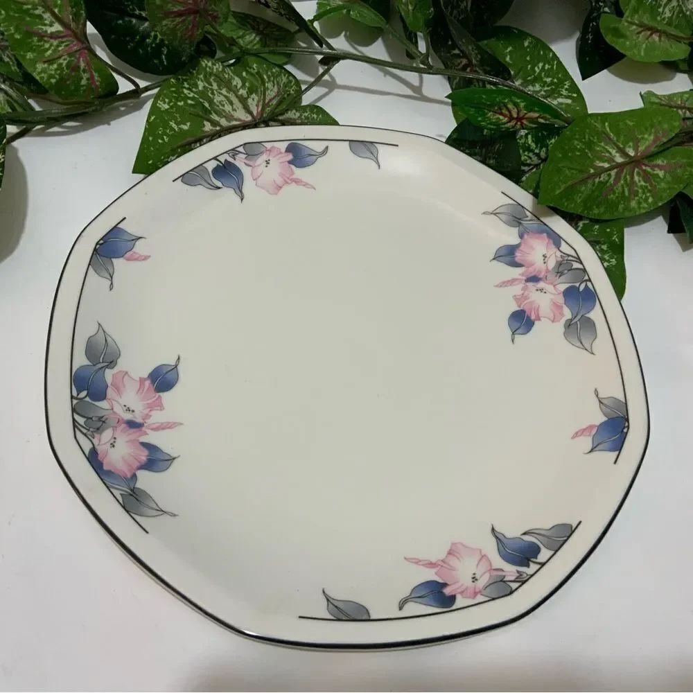 VTG ROYAL DOULTON BLOOMSBURY 10 1/2" DINNER PLATE b1